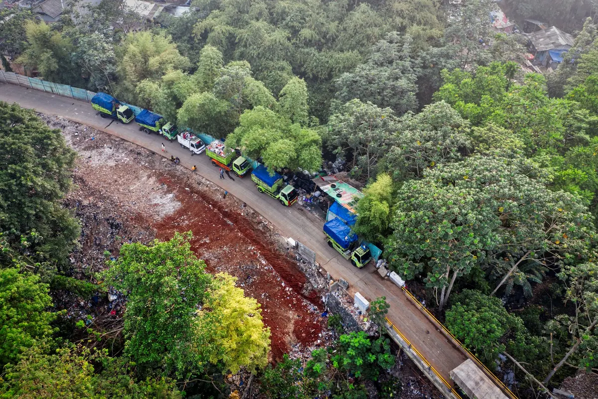 Smart Waste Management 101: How Sensors and Routes Cut Trash Truck Emissions
